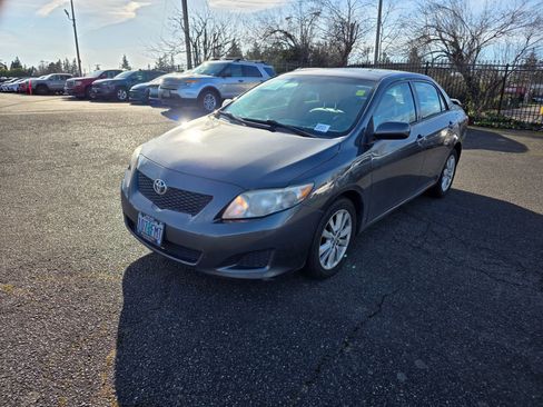 Used 2010 Toyota Corolla LE image 1