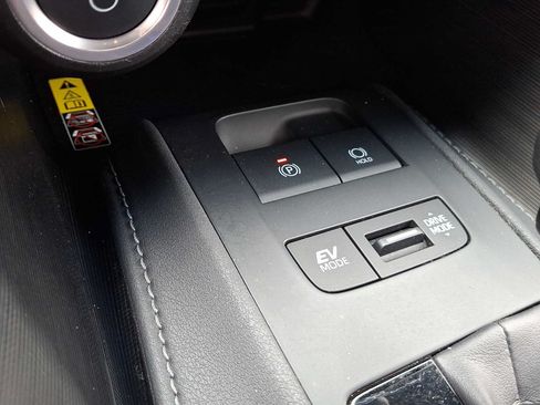 Used 2023 Toyota Venza Limited AWD/4WD image 25