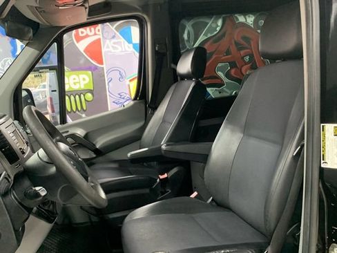 Used 2014 Mercedes-Benz Sprinter 2500 image 11