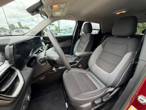 Used 2024 Chevrolet TrailBlazer LT AWD/4WD image 11