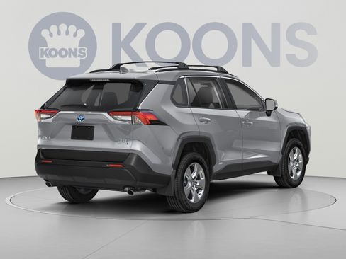 Used 2024 Toyota RAV4 XLE AWD/4WD image 2