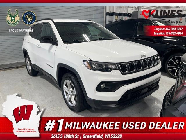 Used 2024 Jeep Compass Latitude AWD/4WD image 1