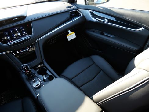 Used 2025 Cadillac XT5 Premium Luxury w/ LPO, Floor Liner Package image 9