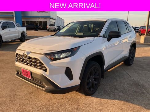 Used 2022 Toyota RAV4 LE image 3