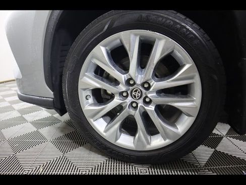 Used 2022 Toyota Highlander Limited image 28
