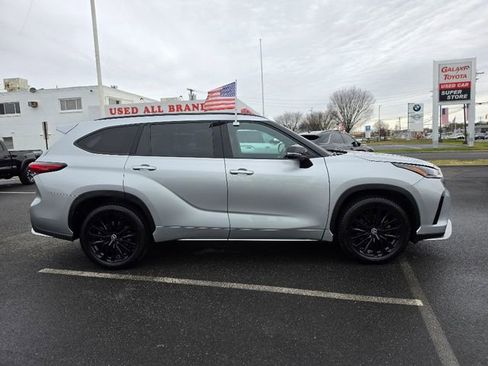 Used 2023 Toyota Highlander XSE image 8