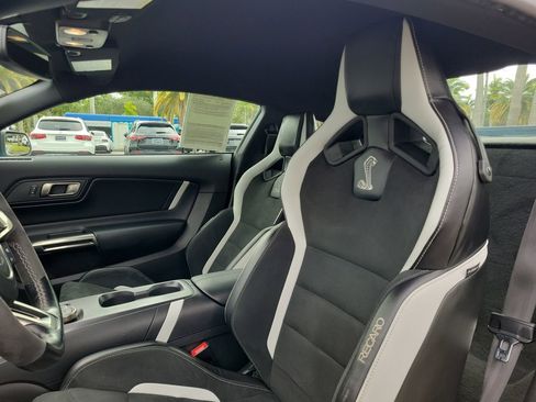 Used 2022 Ford Mustang Shelby GT500 w/ Carbon Fiber Track Pack image 15