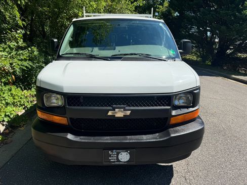 Used 2017 Chevrolet Express 2500 RWD image 15