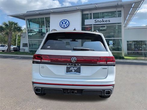 New 2026 Volkswagen Atlas Peak Edition image 5