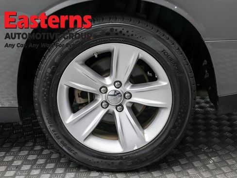 Used 2023 Dodge Challenger SXT image 8