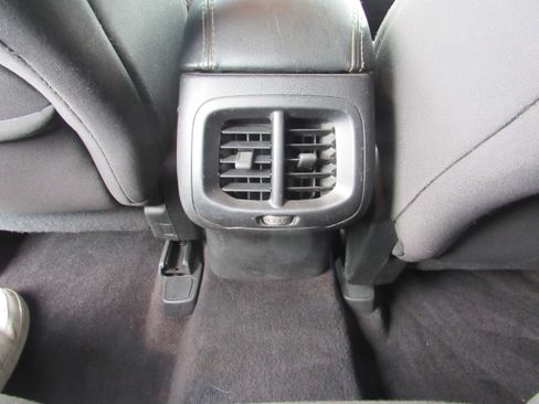 Used 2018 Jeep Cherokee Latitude FWD image 15