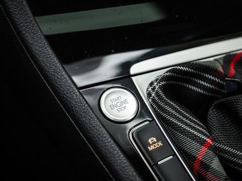 Used 2019 Volkswagen GTI SE image 17
