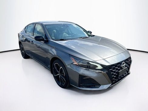 Used 2024 Nissan Altima 2.5 SR AWD/4WD image 3