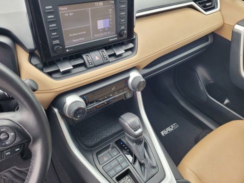 Used 2022 Toyota RAV4 XLE Premium w/ Carpet Mat Package (TMS) image 21