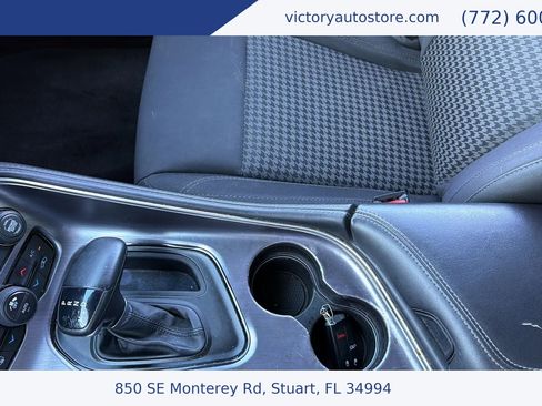 Used 2018 Dodge Challenger SXT w/ Blacktop Package image 33