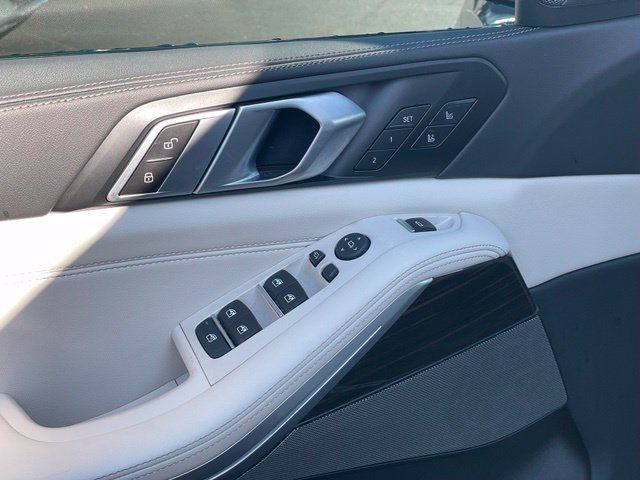 Certified 2024 BMW X5 xDrive40i w/ M Sport Package AWD/4WD image 13