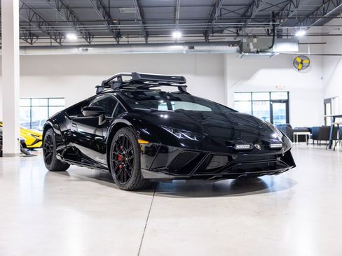 Used 2024 Lamborghini Huracan Sterrato AWD/4WD image 3