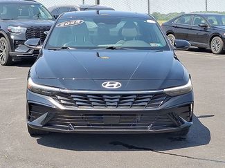 Used 2025 Hyundai Elantra Limited FWD video 2