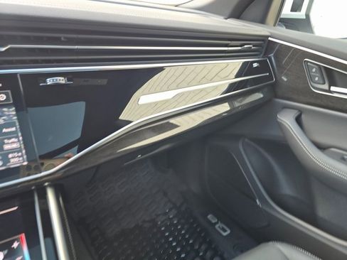 Used 2025 Audi Q8 Premium Plus image 29
