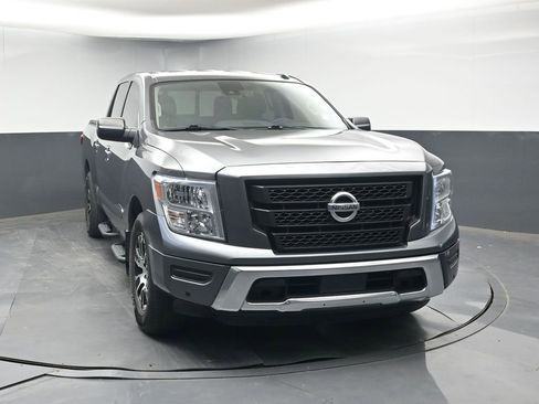 Used 2021 Nissan Titan SV w/ SV Convenience Package image 8