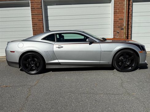 Used 2010 Chevrolet Camaro SS w/ LPO, Ground Effects Package image 33