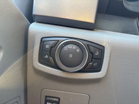 Used 2015 Ford F150 XLT image 30