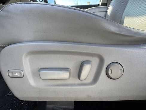 Used 2017 Toyota Highlander Limited image 8