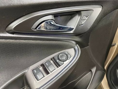 Used 2018 Chevrolet Malibu LT FWD image 17