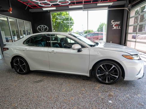 Used 2019 Toyota Camry XSE FWD image 5