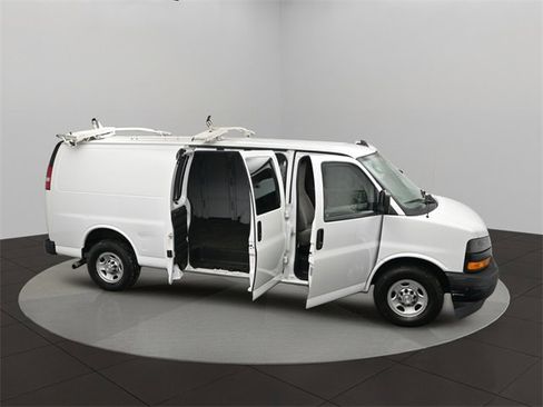 Used 2018 Chevrolet Express 2500 Extended w/ Driver Convenience Package image 43