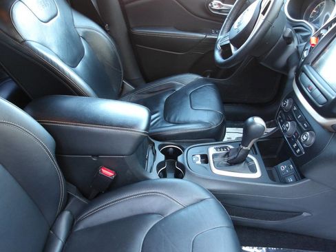Used 2014 Jeep Cherokee Limited image 19