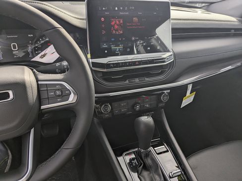 New 2026 Jeep Compass Latitude image 10