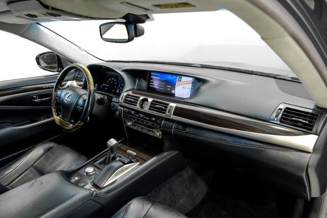 Used 2017 Lexus LS 460 w/ Comfort Package RWD image 19