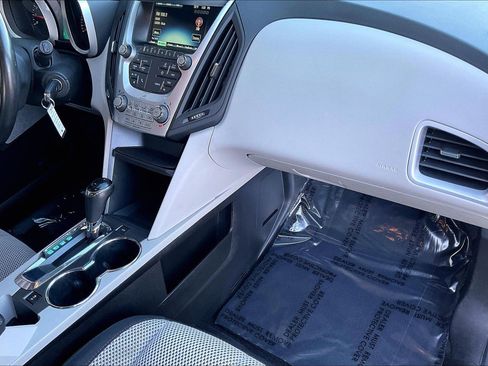 Used 2017 Chevrolet Equinox LT w/ Driver Confidence Package II image 19