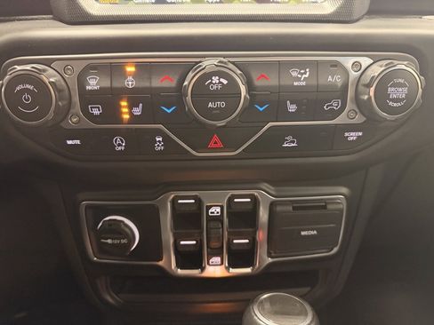 Used 2022 Jeep Wrangler Unlimited Sahara image 35