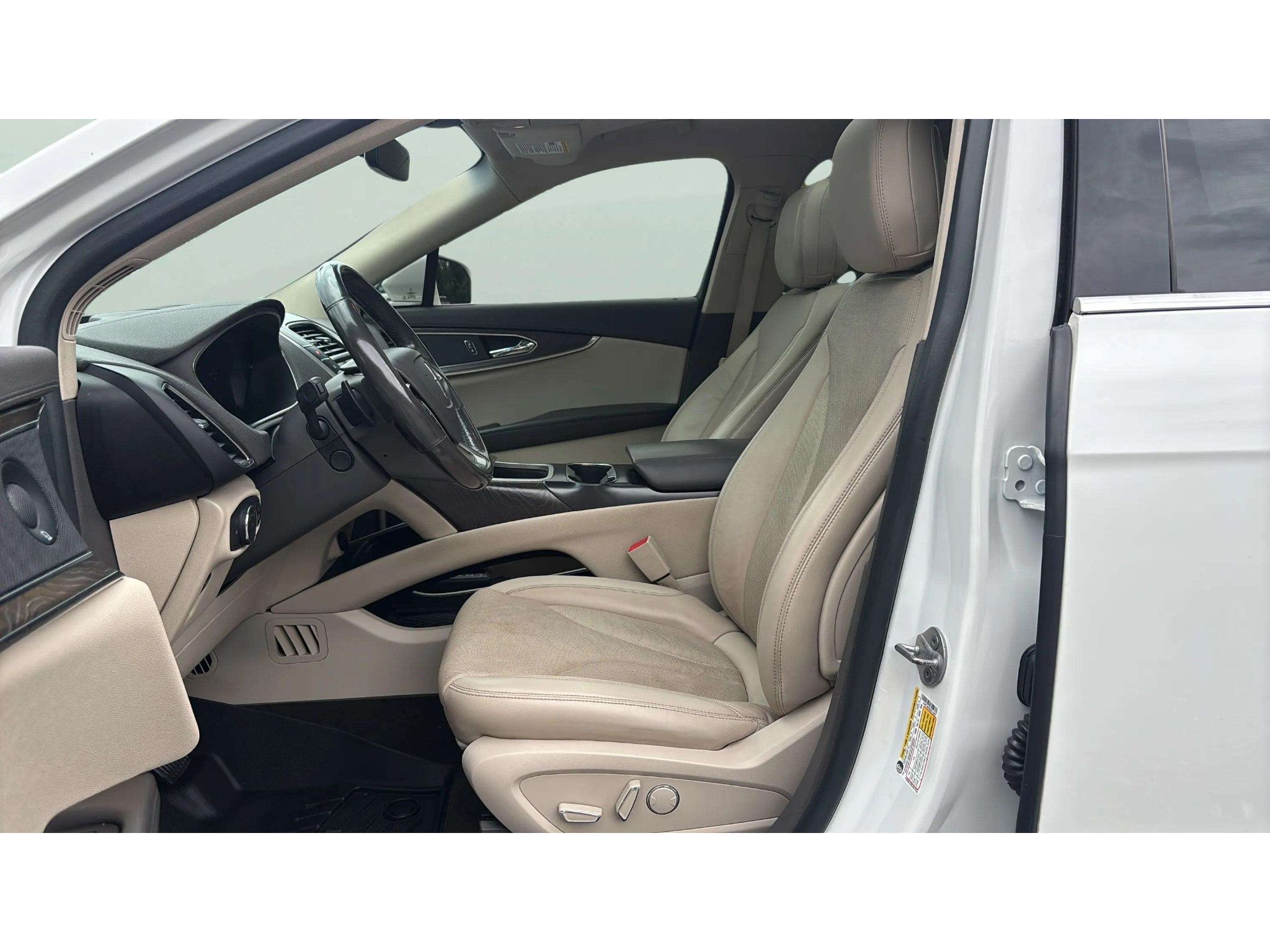 Used 2020 Lincoln Nautilus Reserve AWD/4WD image 11