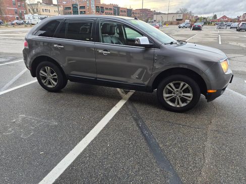 Used 2010 Lincoln MKX AWD image 3