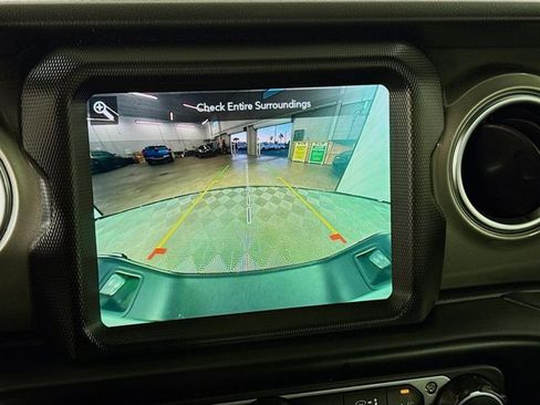 Used 2023 Jeep Gladiator Overland w/ Trailer Tow Package image 17