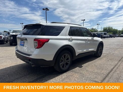 Used 2022 Ford Explorer XLT w/ Equipment Group 202A AWD/4WD image 2