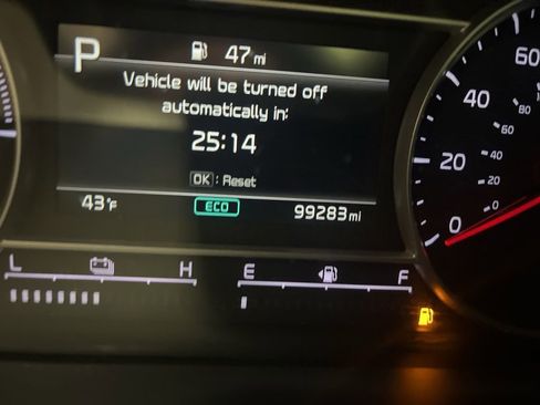 Used 2022 Kia Sorento EX w/ Panoramic Sunroof Package image 2