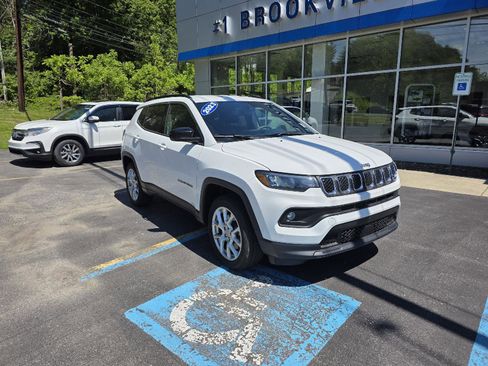 Used 2023 Jeep Compass Latitude AWD/4WD image 1