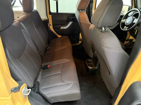 Used 2013 Jeep Wrangler Unlimited Sahara w/ Connectivity Group AWD/4WD image 32