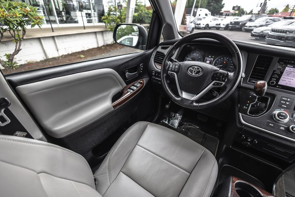Used 2020 Toyota Sienna Limited AWD/4WD image 25