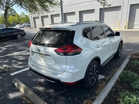 Used 2018 Nissan Rogue SL w/ Premium Package FWD image 3