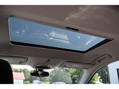Used 2020 Chevrolet Traverse LT FWD image 25
