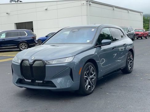 Used 2026 BMW iX xDrive45 w/ Premium Package AWD/4WD image 2