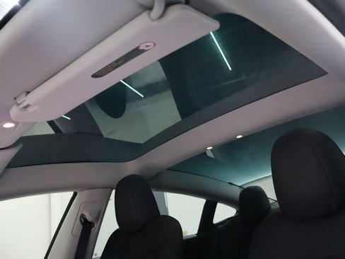 Used 2023 Tesla Model 3 Standard Range image 26