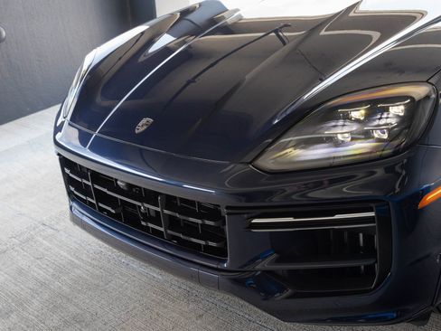 Used 2025 Porsche Cayenne Turbo image 33