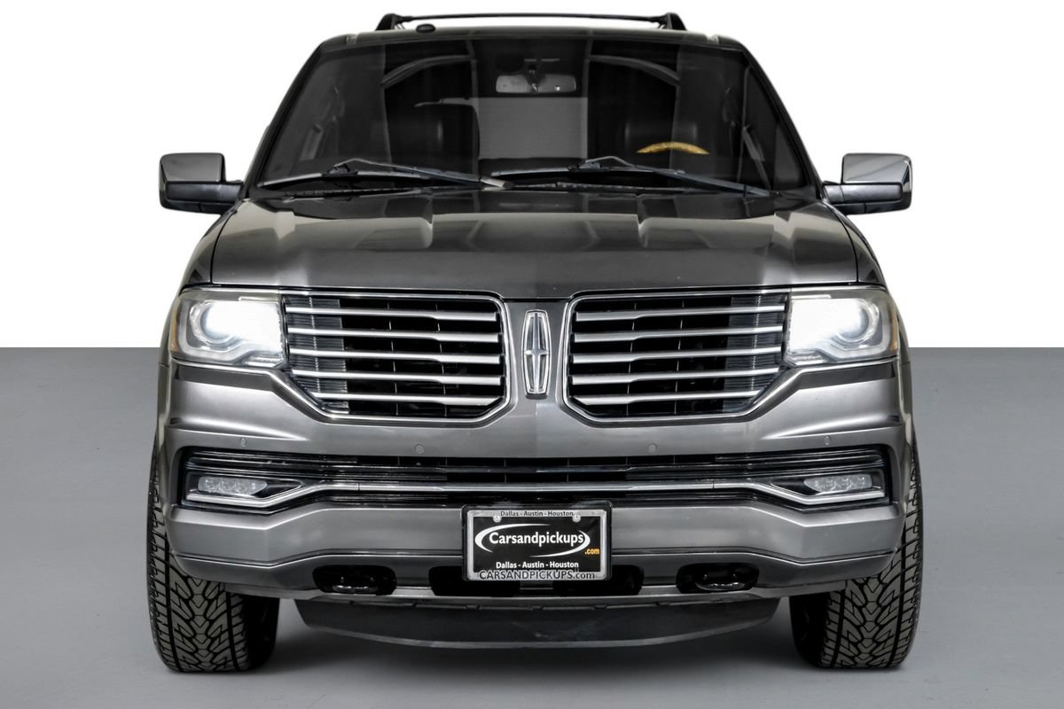Used 2016 Lincoln Navigator Select RWD image 3