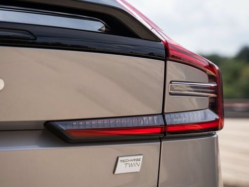 Certified 2023 Volvo C40 P8 Recharge Ultimate w/ Protection Package Premier AWD/4WD image 5